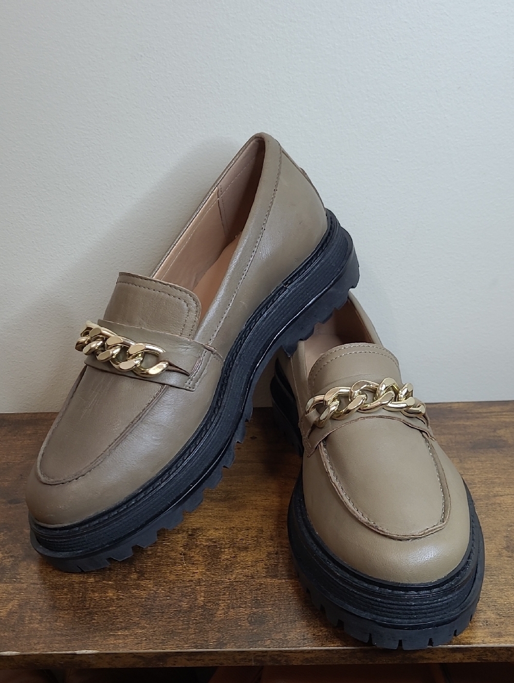NWOT Crevo FRANCINE Taupe Loafers with Gold Chain & Chunky Black Lug Sole (8.5)